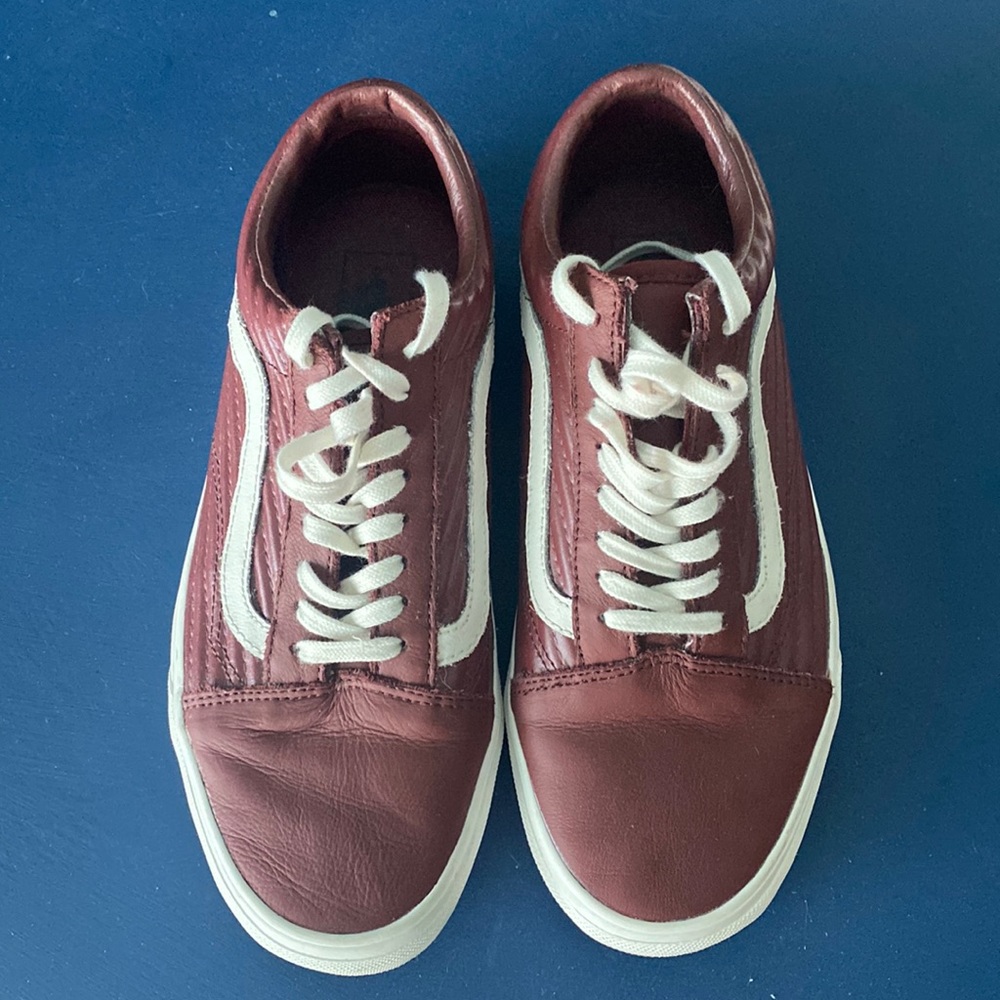 Vans Old Skool burgundy low tops